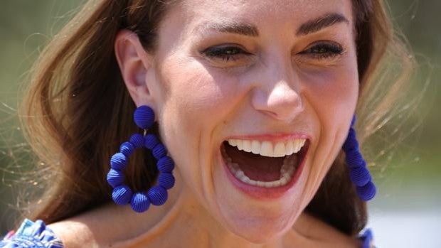 Kate Middleton sorprende en el Caribe con la tendencia de llevar pendientes de estilo flamenco en looks informales