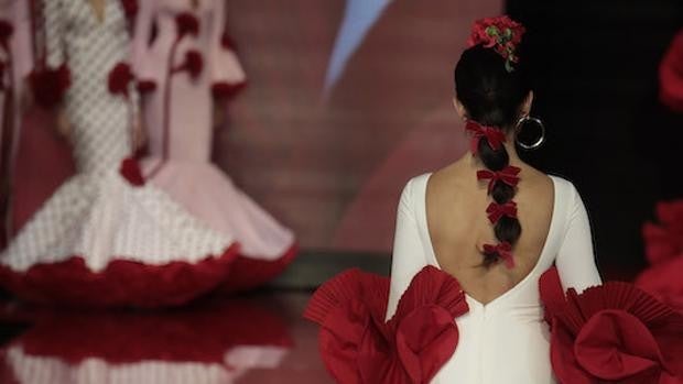 Feria de Abril de Sevilla 2022: ocho peinados para vestir de flamenca