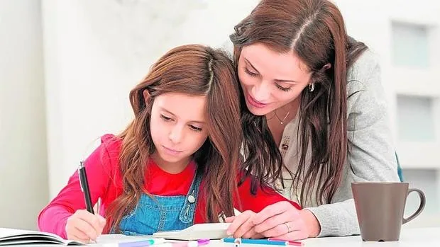 Los niños españoles figuran entre los que más horas dedican a hacer deberes de toda la OCDE, una media de 6 horas semanales