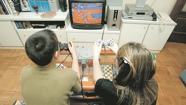 Consejos para que los videojuegos no acaben con la buena vista de tus hijos