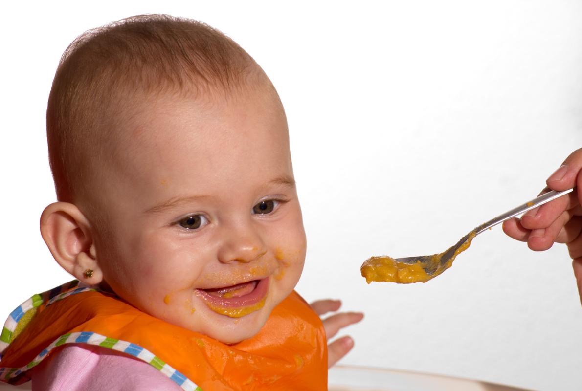 ¿Cuándo introducir la alimentación sólida en la dieta de los bebés?