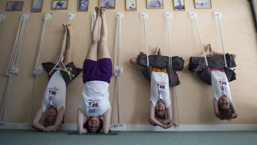 Yoga Iyengar: El deporte perfecto para abuelas, hijas y nietas