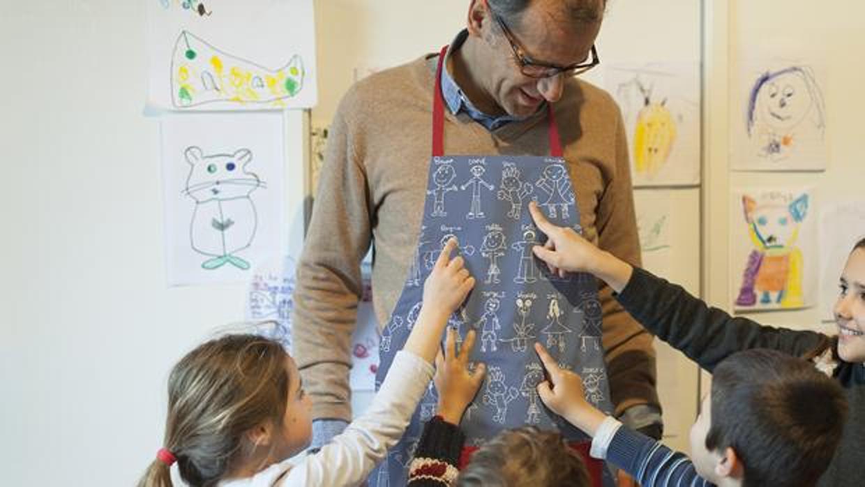 «Los regalos de padres a maestros: ¿Una muestra de cariño sincero? ¿Peloteo puro y duro? ¿Intento de soborno…?»