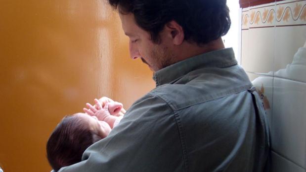 «El aumento de las prestaciones por paternidad es un gran paso, pero son necesarias más medidas»