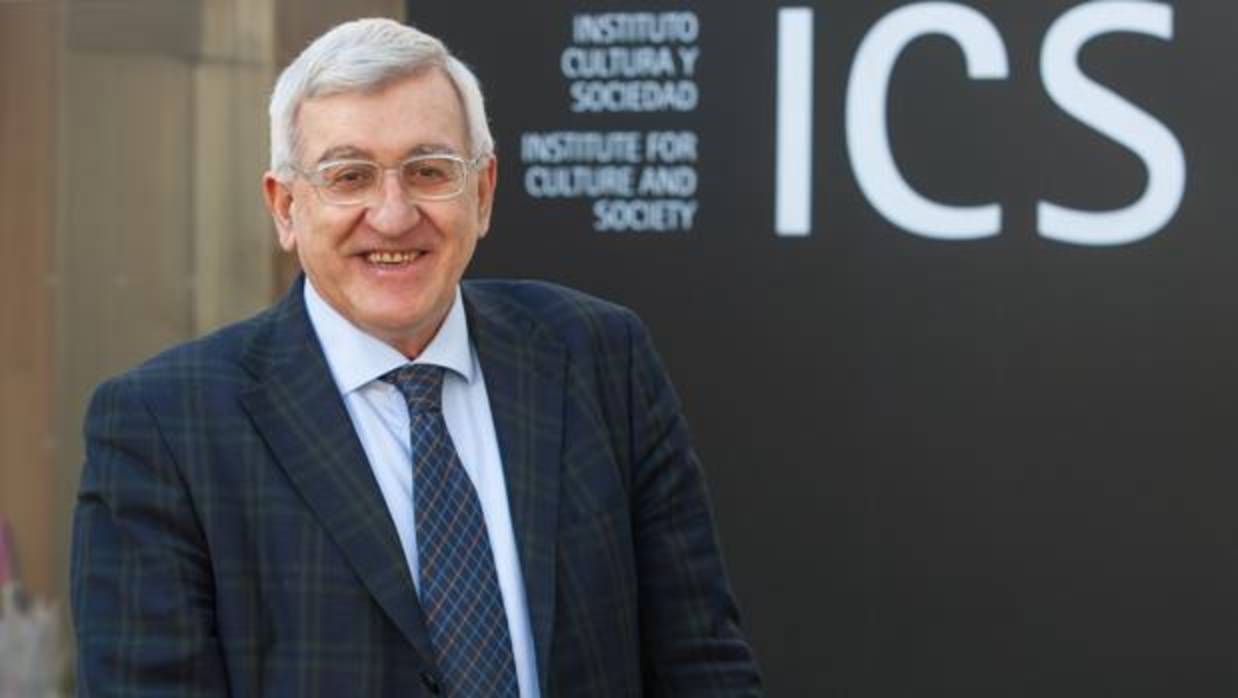 Pierpaolo Donati frente al Instituto Cultura y Sociedad de la Universidad de Navarra