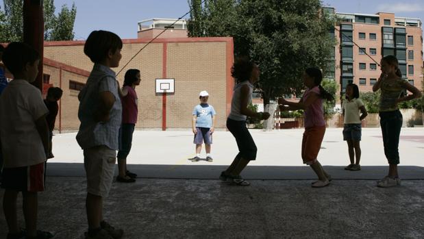 Piden cambiar el diseño de los patios para fomentar el deporte en las niñas