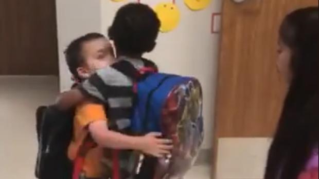 El colegio donde los niños comienzan el día con un abrazo