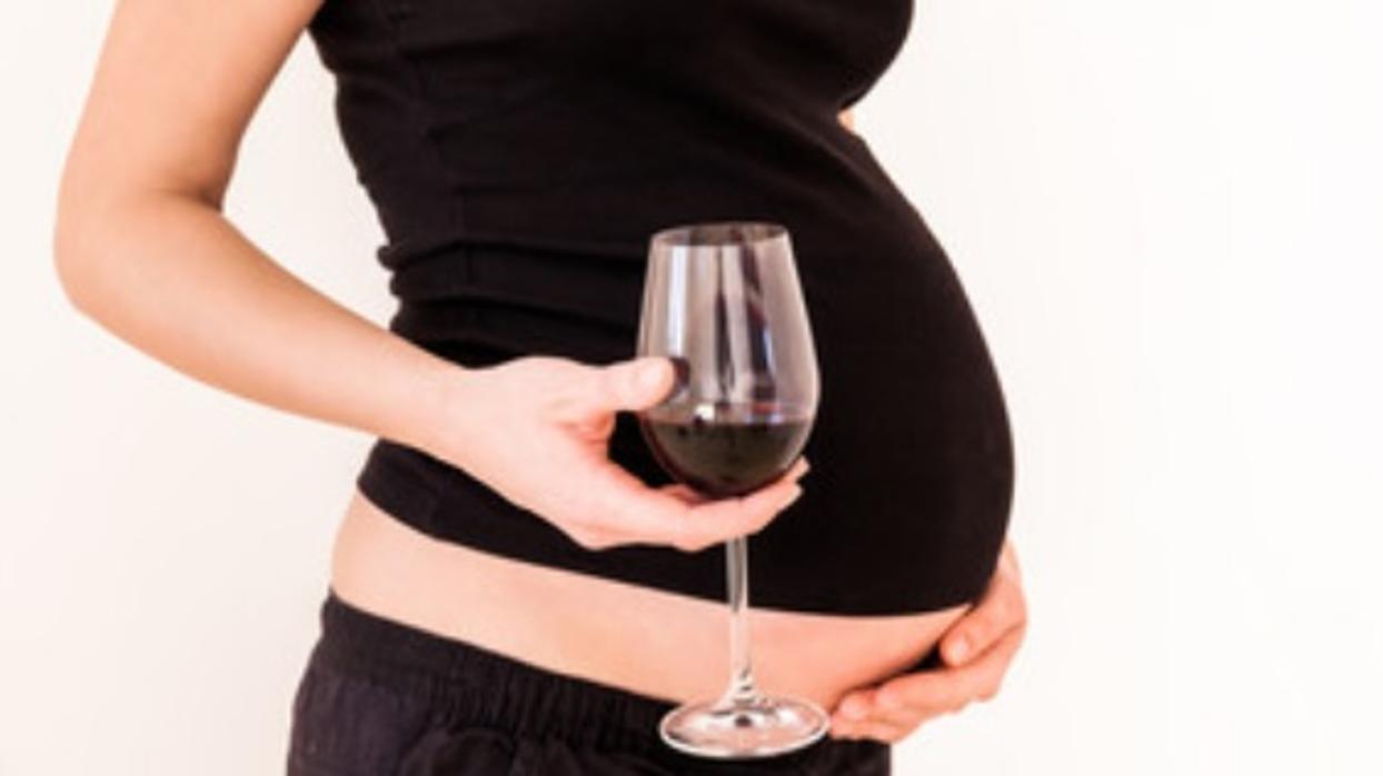 Una campaña informa de la incompatibilidad de alcohol y embarazo