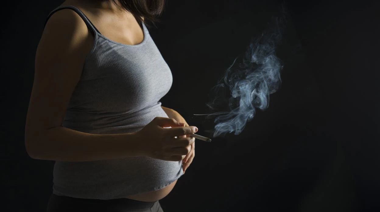 El 30% de las fumadoras no deja el tabaco durante el embarazo porque creen que no daña al feto