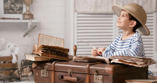 Una idea es decirles que escriba una historia y que ellos sean los protagonistas