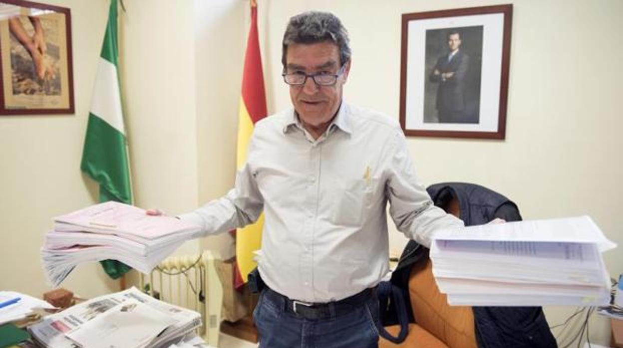 El juez Calatayud, sobre la vuelta al cole: «Más caros son los móviles y muchos padres los compran sin quejarse»