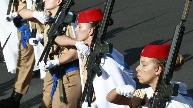 Defensa, sobre la rebaja de la estatura para las militares: «No se puede tratar igual lo diferente»