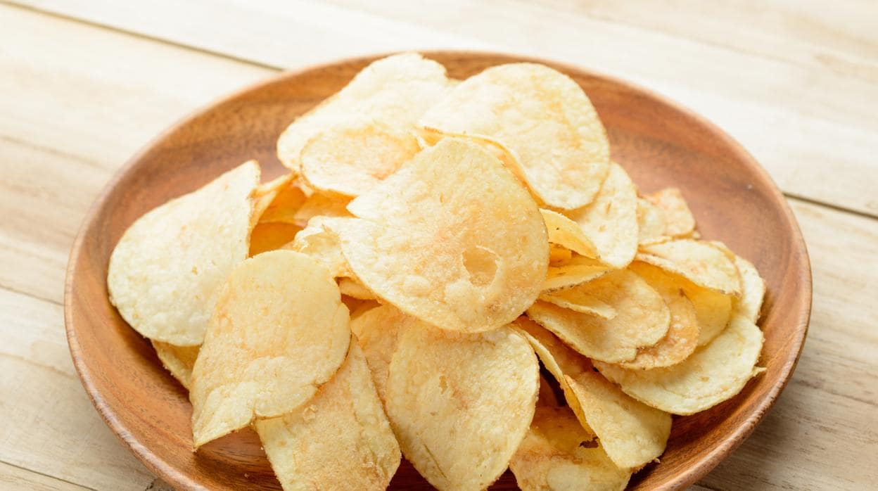 Las patatas fritas de bolsa aportan calorías vacías de nutrientes.