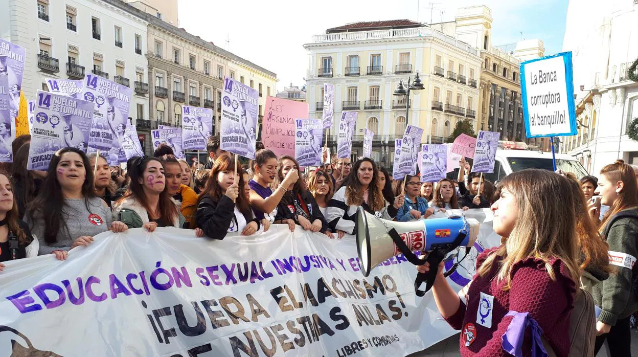 Manifestantes en la Puerta del Sol