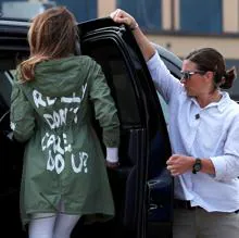 La polémica chaqueta de Melania Trump, en la que muchos vieron una crítica a su marido... o a la prensa