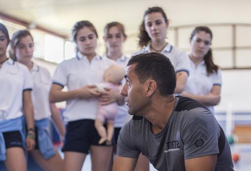 Miguel Hernández, profesor de Educación Física