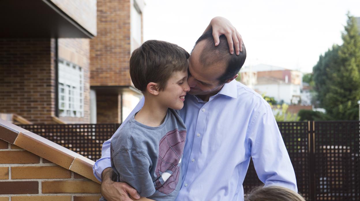 Álvaro y su hijo Alvarete, que padece una enfermedad rara