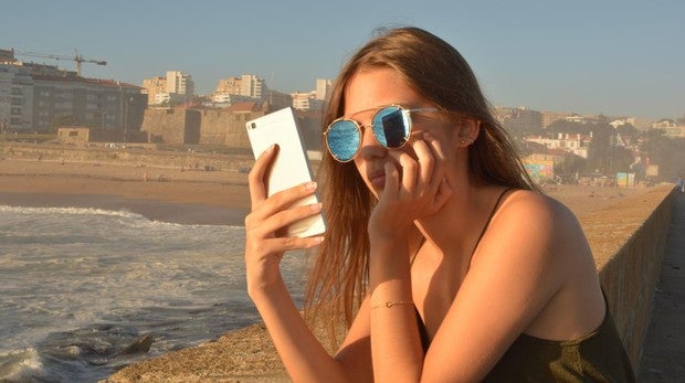 A menor satisfacción con la vida, mayor uso de las redes sociales