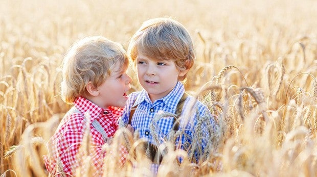 Los niños que tienen un hermano mayor tardan más en aprender a hablar