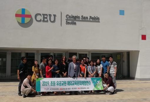 Una delegación de docentes de Corea del Sur visita el Campus CEU Andalucía