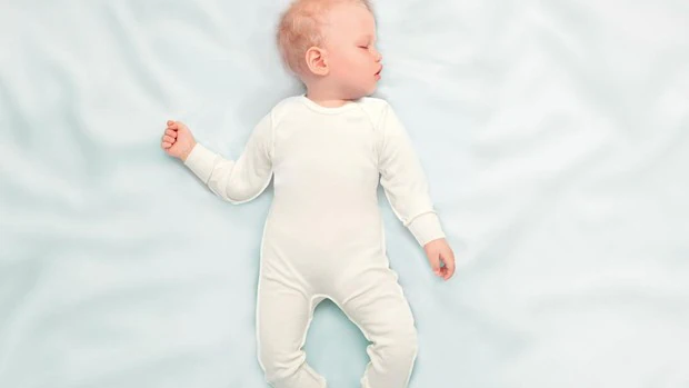 Ver a través de Visión general Objetivo Así es el primer pijama de alivio para bebés con piel atópica