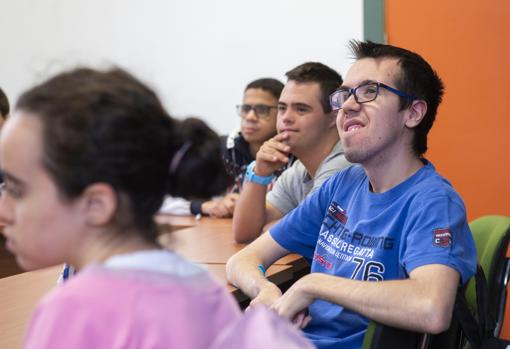 Alumnos con discapacidad intelectual entran en la Universidad Complutense por la puerta grande