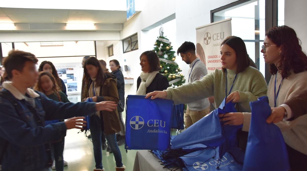 Más de 800 alumnos participan en la I Open Week de CEU Andalucía