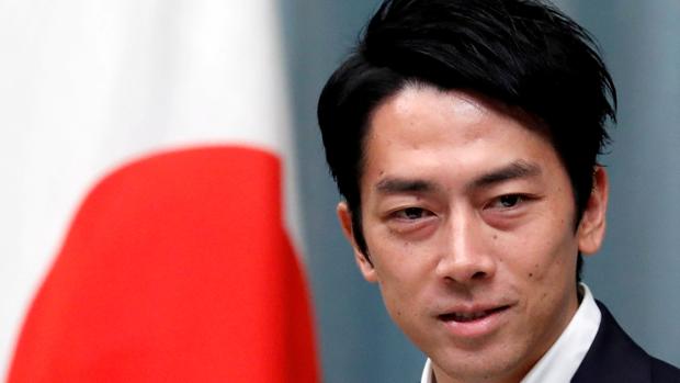 Un ministro japonés coge la baja por paternidad por primera vez en la historia