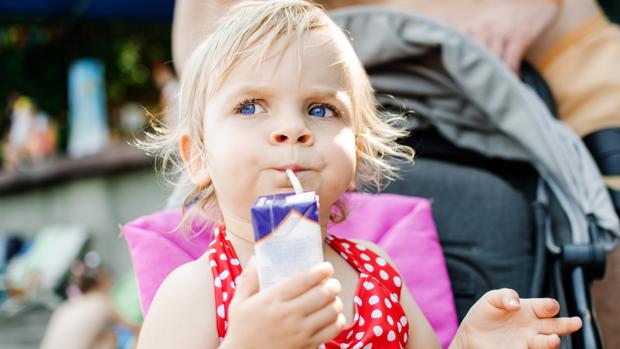 La verdad de los zumos envasados: contienen mucho azúcar y provocan caries en los niños