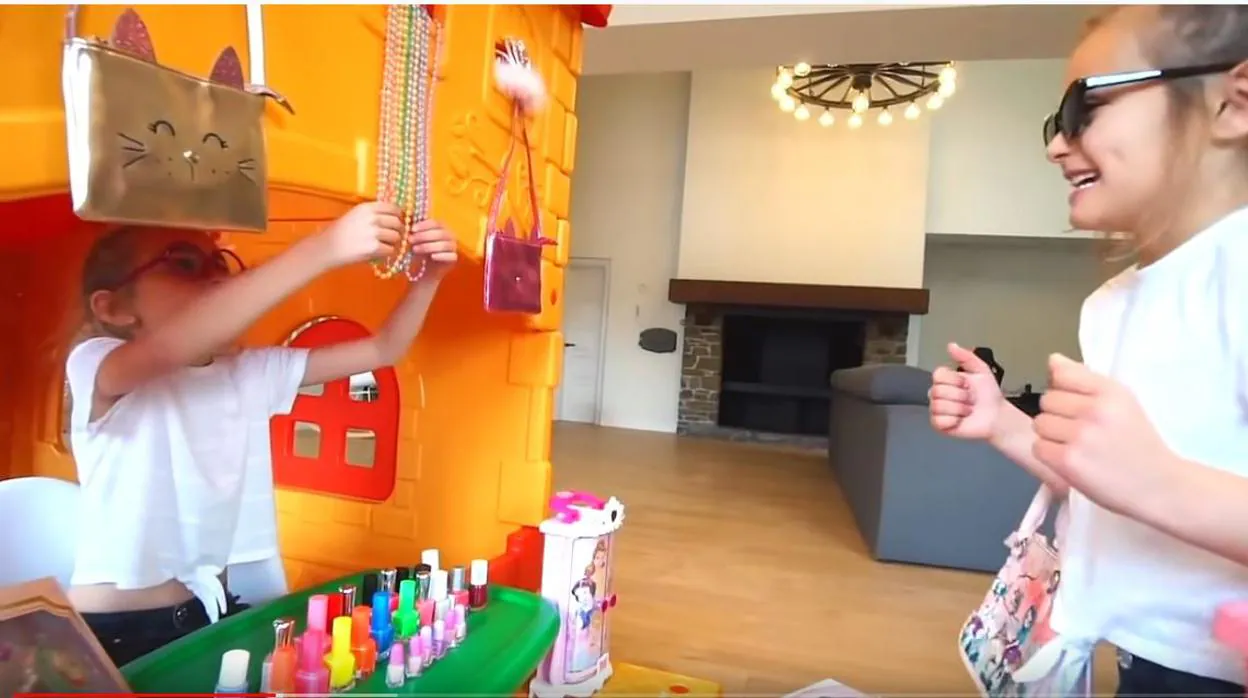 ¡Cuidado! Los vídeos de juguetes que ven tus hijos en YouTube están repletos de estereotipos