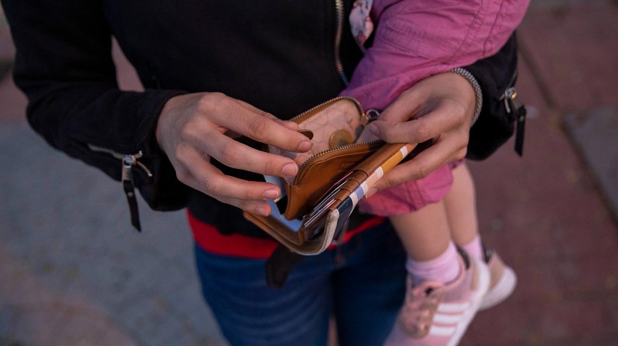 En España, 9 de cada 10 madres solas no pueden afrontar gastos imprevistos