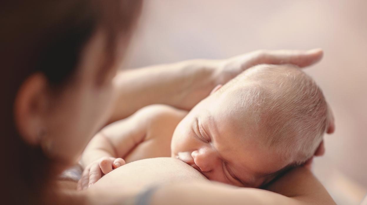 La neurohormona que promueve la lactancia provoca que las mujeres sufran más dolor