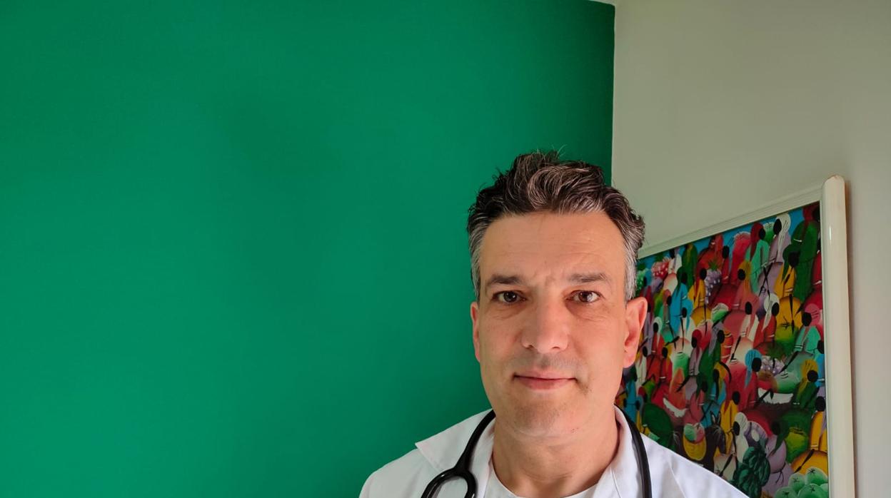 Médico de Ifema: «En la fase 1 se puede ir a ver a los abuelos, pero con mascarilla y sin besos. Por muy duro que suene»