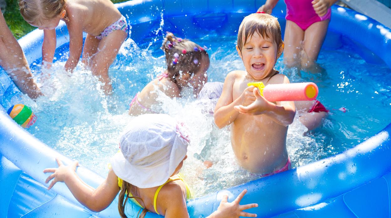 Las piscinas hinchables triunfan este verano: consejos para disfrutarlas sin riesgos