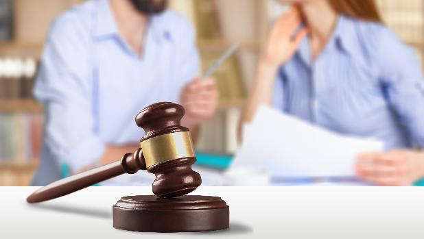 Los abogados de familia piden eliminar el IVA para garantizar el acceso a la justicia