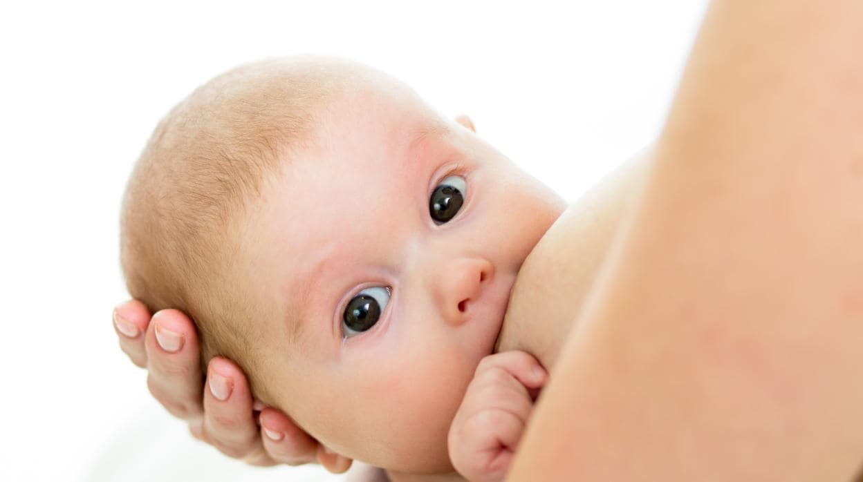 Sanidad aconseja la lactancia a madres con Covid-19 mientras no se demuestre que hay riesgo de contagio