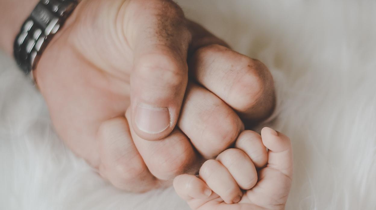 Conceden por primera vez el permiso de maternidad a un juez por tener un hijo de gestación subrogada