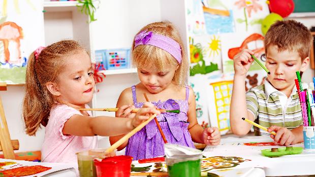 "Madres de día" frente al COVID-19: profesionales que educan en el hogar con grupos de hasta cuatro niños