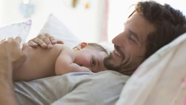 Consejos básicos para papá durante los primeros días del bebé