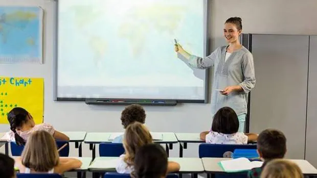 Ventilar aulas no minimiza suficiente el riesgo de contagio, avisa un estudio