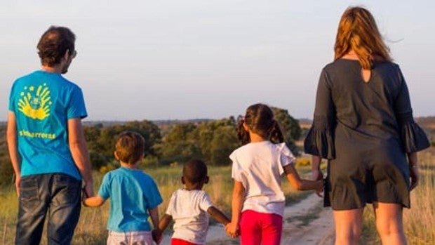 «La sangre hace parientes, pero el amor hace familias. Eso es ser padres de acogida»