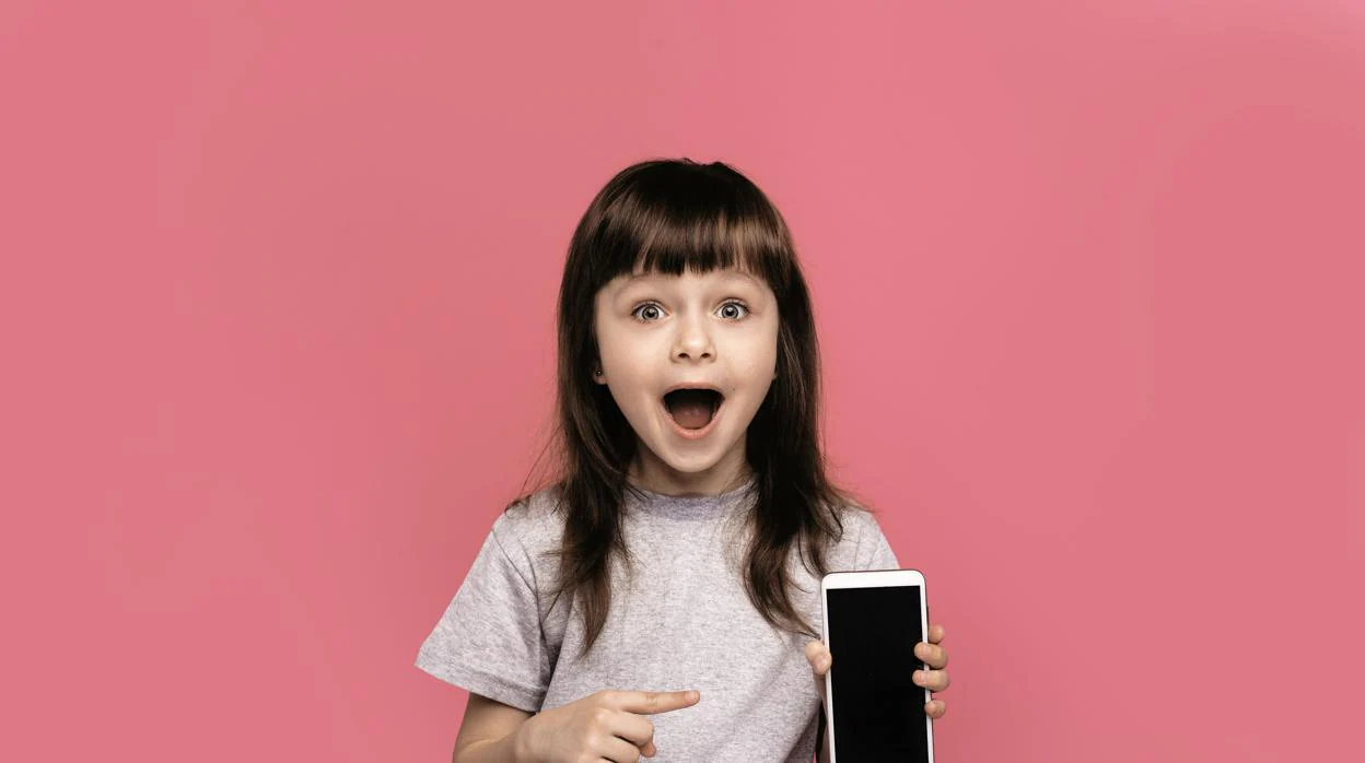 Los padres creen que la mejor edad para comprar un móvil a sus hijos es a los 13 años