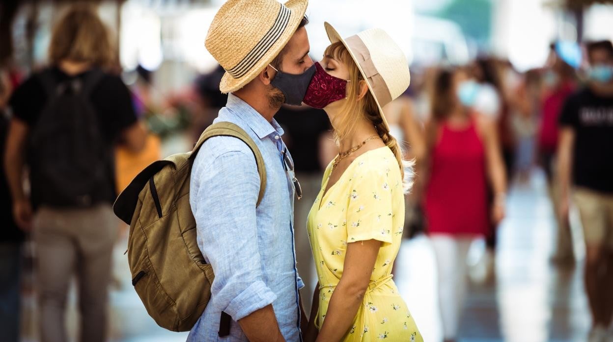 Las parejas tienen ahora más intimidad al estar limitadas las reuniones en grupo