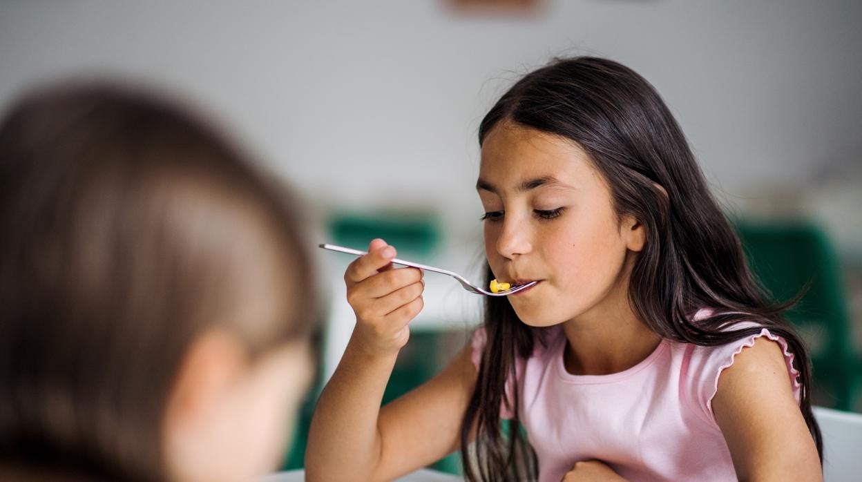 Comer en familia mejora la salud de los niños