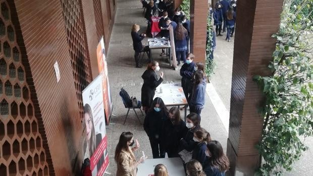 Jornada de orientación en el Colegio Sagrada Familia de Urgel