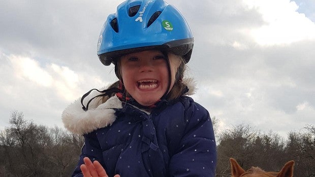 Carta de un padre a su hija con Síndrome de Down: «Serás una gran mujer, pero no te compraré la moto»