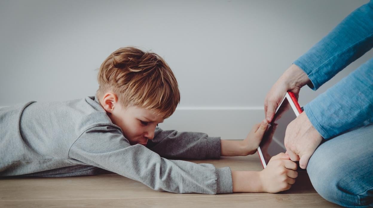 Semana Santa: Cuatro de cada 10 padres necesitan hábitos de desconexión de las pantallas para sus hijos