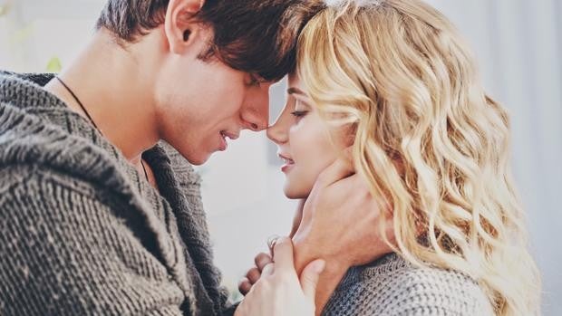 ¿Quién debe llevar la iniciativa de dar el primer beso?