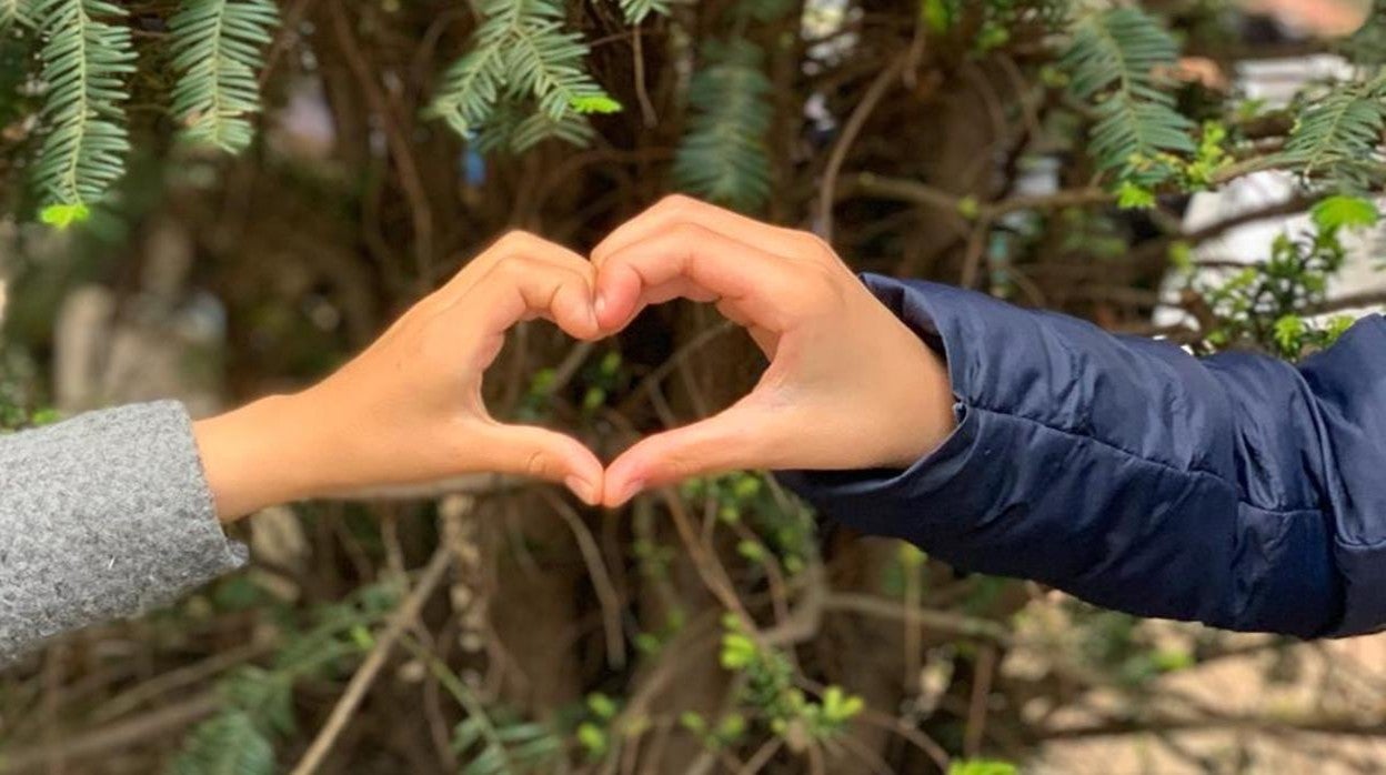 «La niña que acogimos exprimió el verano: simplemente con un abrazo tenía la tarde echada»