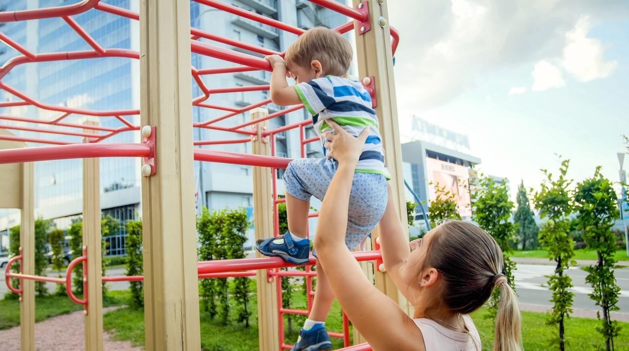 Los menores de entre 3 y 5 años pasan la mayoría del tiempo de la jornada escolar de forma sedentaria